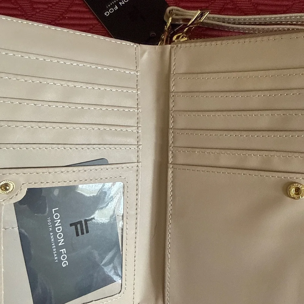 London Fog Latte Bradford Single Zip Wristlet Wallet